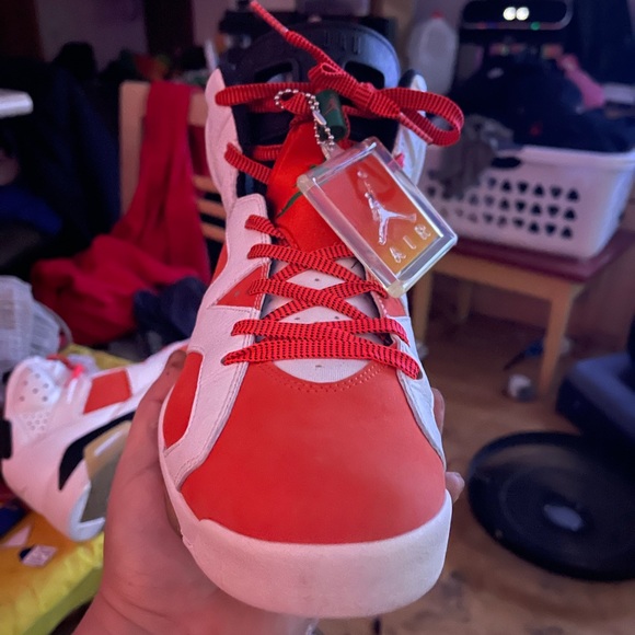 Men’s Jordan shoes - Picture 3 of 5